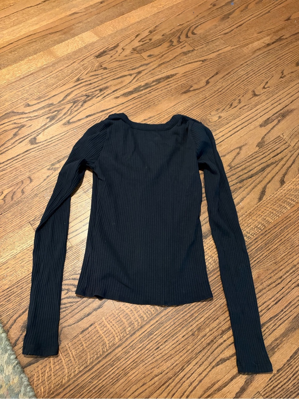 Hollister Black Ribbed Button-Front Long Sleeve Top - Picture 3 of 3